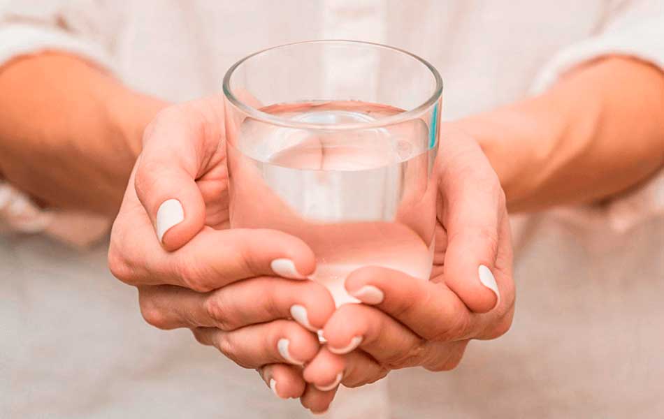 vaso con agua potable